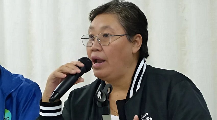 Myo Myo in Japan holding a speech
